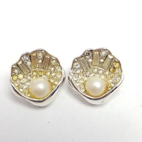 Vintage Shell Shape Rhinestone Clip On Earrings, Faux Pearl, Retro 50s Style - Picture 7 of 7